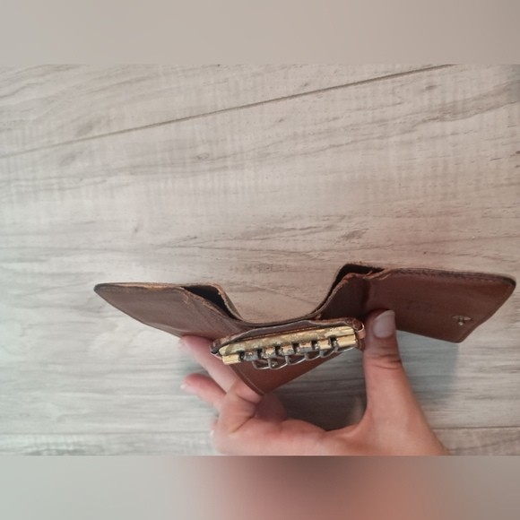 LOUIS VUITTON Monogram Multicles 6 Key Case - Picture 8 of 11